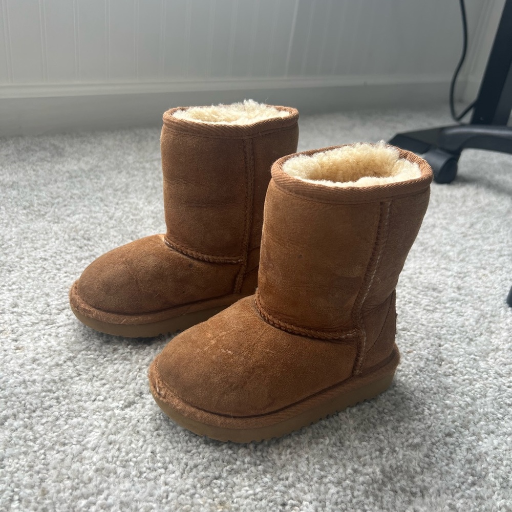 Toddler Chestnut Uggs Size 8